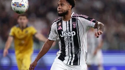 小将戈登折射破门，埃弗顿惊险逆袭曼联1-0